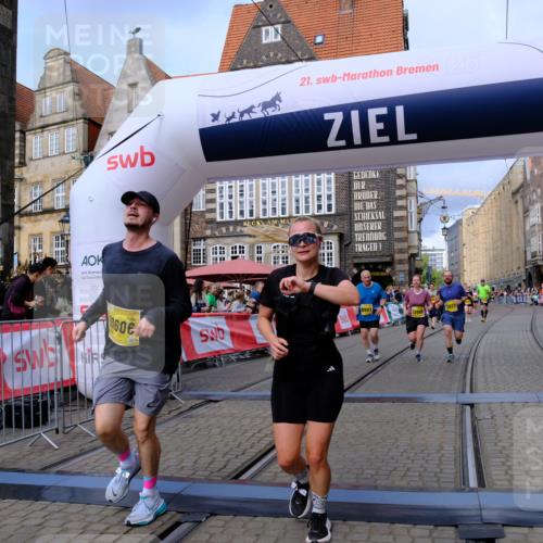 13.09.2026 - 21. swb-Marathon Bremen Tim E. http://msf.ph/oto/10343044 13.09.2026 11:13:15 Ziel 10483, 10804, 10893, 11357, 11606, 11627, 11671, 11832, 12050, 12060, 12393, 12418, 12423 meine-sportfotos.de
