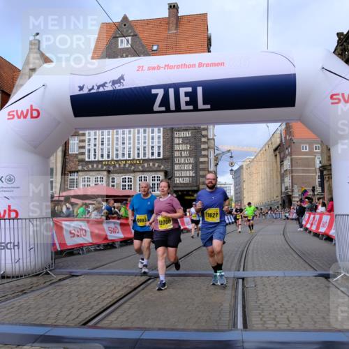 13.09.2026 - 21. swb-Marathon Bremen Tim E. http://msf.ph/oto/10343055 13.09.2026 11:13:17 Ziel 10483, 10804, 10893, 11357, 11606, 11627, 11671, 11832, 12050, 12060, 12393, 12418 meine-sportfotos.de