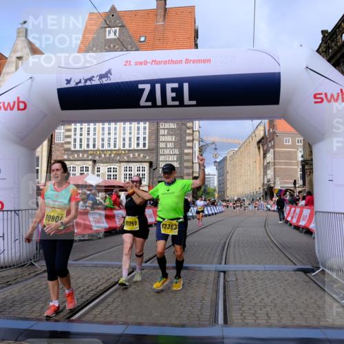 13.09.2026 - 21. swb-Marathon Bremen Tim E. http://msf.ph/oto/10343177 13.09.2026 11:13:23 Ziel 10804, 10893, 11048, 11357, 11606, 11627, 12050, 12060, 12393, 12418 meine-sportfotos.de