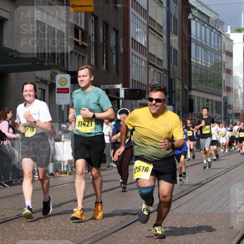 13.09.2026 - 21. swb-Marathon Bremen Strokosch-Dieckow http://msf.ph/oto/10343192 13.09.2026 11:08:32 Ziel 10217, 10399, 10455, 10469, 10599, 10609, 11011, 11053, 11074, 11358, 11421, 11434, 11531, 11710, 11718, 11812, 11834, 11905, 12162, 12256, 12353, 12438, 12517, 10135, 10188, 10229, 10793, 10851, 11032, 11065, 11124, 11263, 11509, 11560, 11561, 11678, 11888, 11968, 12073, 12162, 12164, 12315, 12325, 12410, 12516 meine-sportfotos.de