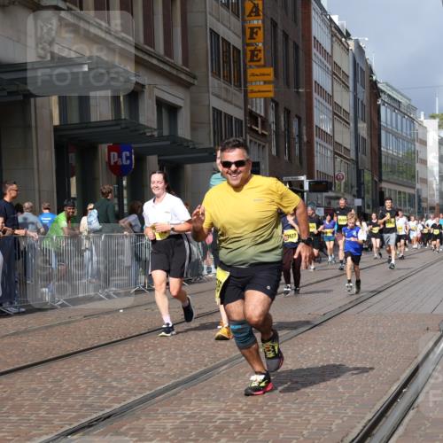 13.09.2026 - 21. swb-Marathon Bremen Strokosch-Dieckow http://msf.ph/oto/10343239 13.09.2026 11:08:33 Ziel 10217, 10399, 10455, 10469, 10599, 10609, 11011, 11053, 11074, 11358, 11421, 11434, 11531, 11710, 11718, 11812, 11834, 11905, 12192, 12256, 12353, 12438, 12517, 10135, 10188, 10229, 10851, 11065, 11124, 11263, 11509, 11560, 11561, 11678, 11888, 11968, 12073, 12162, 12164, 12315, 12325, 12410, 12516 meine-sportfotos.de
