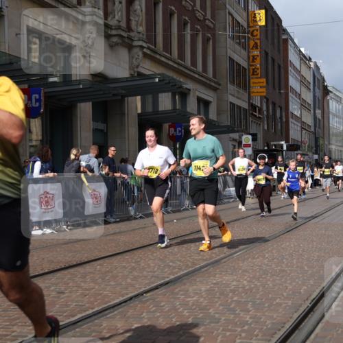 13.09.2026 - 21. swb-Marathon Bremen Strokosch-Dieckow http://msf.ph/oto/10343287 13.09.2026 11:08:34 Ziel 10217, 10399, 10455, 10469, 10599, 10609, 11011, 11053, 11074, 11358, 11421, 11434, 11531, 11710, 11718, 11812, 11834, 11905, 12192, 12256, 12353, 12438, 12517, 12554, 10135, 10188, 10229, 10851, 11065, 11124, 11509, 11560, 11561, 11678, 11834, 11888, 11968, 12073, 12162, 12164, 12315, 12325, 12410, 12516 meine-sportfotos.de