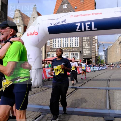 13.09.2026 - 21. swb-Marathon Bremen Tim E. http://msf.ph/oto/10343325 13.09.2026 11:13:26 Ziel 10804, 10893, 11048, 11357, 11606, 11627, 12050, 12060, 12393, 12418 meine-sportfotos.de