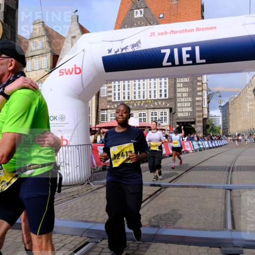 13.09.2026 - 21. swb-Marathon Bremen Tim E. http://msf.ph/oto/10343335 13.09.2026 11:13:26 Ziel 10804, 10893, 11048, 11357, 11606, 11627, 12050, 12060, 12393, 12418 meine-sportfotos.de