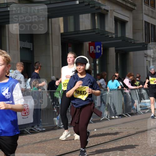 13.09.2026 - 21. swb-Marathon Bremen Strokosch-Dieckow http://msf.ph/oto/10343347 13.09.2026 11:08:37 Ziel 10217, 10321, 10399, 10455, 10469, 10570, 10599, 10630, 11011, 11053, 11074, 11138, 11358, 11421, 11434, 11531, 11710, 11718, 11812, 11905, 12192, 12256, 12353, 12438, 12517, 12554, 10229, 10609, 11065, 11124, 11509, 11560, 11561, 11678, 11834, 11888, 11968, 12073, 12162, 12164, 12315, 12410, 12516 meine-sportfotos.de