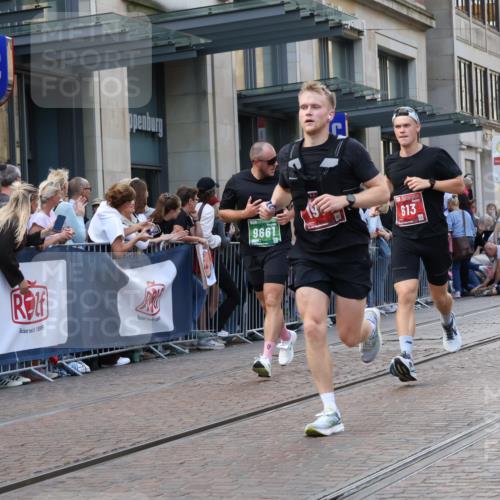 13.09.2026 - 21. swb-Marathon Bremen Strokosch-Dieckow http://msf.ph/oto/10343379 13.09.2026 13:28:47 Ziel 303, 394, 430, 565, 687, 722, 725, 745, 936, 1014, 1274, 1545, 1688, 1823, 2023, 2070, 2223, 2378, 2851, 2867, 3419, 3665, 3796, 3938, 4590, 5036, 5225, 5531, 5691, 5865, 6030, 6099, 6817, 6937, 6955, 7134, 7149, 7361, 8984, 8985, 9249, 9562, 9661, 10128, 613, 1239, 1914, 2276, 2764, 2891, 3028, 3348, 3444, 4102, 4250, 4564, 5267, 5683, 6914, 6957, 7263, 7527, 8483, 8938, 9176, 13012 meine-sportfotos.de
