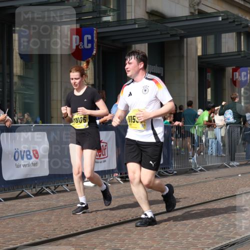13.09.2026 - 21. swb-Marathon Bremen Strokosch-Dieckow http://msf.ph/oto/10343604 13.09.2026 11:08:49 Ziel 10217, 10314, 10321, 10455, 10570, 10630, 10686, 10983, 11011, 11053, 11074, 11091, 11138, 11304, 11531, 11578, 11764, 11812, 11905, 11987, 12155, 12192, 12337, 12438, 12491, 12554, 13607, 10229, 10399, 10469, 10599, 10609, 11053, 11065, 11358, 11421, 11434, 11678, 11710, 11718, 11834, 11888, 12162, 12256, 12353, 12438, 12516, 12517 meine-sportfotos.de