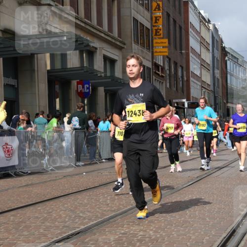 13.09.2026 - 21. swb-Marathon Bremen Strokosch-Dieckow http://msf.ph/oto/10343642 13.09.2026 11:08:51 Ziel 10217, 10314, 10321, 10455, 10570, 10630, 10664, 10686, 10694, 10983, 11011, 11091, 11138, 11304, 11531, 11578, 11764, 11812, 11882, 11905, 11915, 11987, 12155, 12192, 12337, 12491, 12554, 13607, 10229, 10399, 10469, 10599, 10609, 11053, 11065, 11074, 11358, 11421, 11434, 11678, 11710, 11718, 11834, 12162, 12256, 12353, 12438, 12516, 12517 meine-sportfotos.de