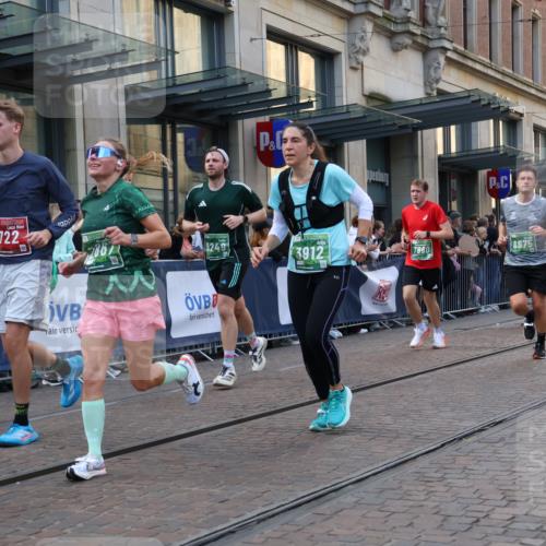 13.09.2026 - 21. swb-Marathon Bremen Strokosch-Dieckow http://msf.ph/oto/10343660 13.09.2026 13:29:00 Ziel 132, 303, 394, 596, 651, 745, 1083, 1365, 1387, 1545, 1823, 2023, 2070, 2301, 2867, 2957, 3258, 3721, 3796, 3846, 3912, 4541, 4590, 5036, 5599, 6030, 6103, 6499, 6690, 7013, 7149, 7361, 7631, 7649, 7860, 8007, 8009, 8066, 8099, 8277, 8338, 8675, 8831, 9249, 9661, 9889, 10128, 430, 565, 687, 722, 725, 936, 1014, 1274, 1688, 2223, 2276, 2378, 2851, 2891, 3348, 3419, 3444, 3665, 3938, 4102, 4564, 5225, 5267, 7263, 7527, 13012 meine-sportfotos.de