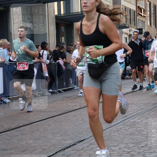 13.09.2026 - 21. swb-Marathon Bremen Strokosch-Dieckow http://msf.ph/oto/10343746 13.09.2026 13:29:02 Ziel 132, 303, 394, 596, 651, 745, 1083, 1365, 1387, 1545, 1823, 2023, 2070, 2076, 2301, 2742, 2867, 2957, 3258, 3721, 3796, 3846, 3912, 4541, 5036, 5244, 5599, 6030, 6103, 6499, 6690, 7013, 7149, 7361, 7426, 7631, 7649, 7860, 8007, 8009, 8066, 8099, 8277, 8338, 8675, 8831, 9249, 9661, 9889, 10128, 394, 430, 565, 687, 722, 725, 936, 1014, 1274, 1688, 2070, 2223, 2276, 2378, 2851, 2891, 3348, 3419, 3444, 3665, 3938, 4590, 5225, 5267, 7263, 7527 meine-sportfotos.de