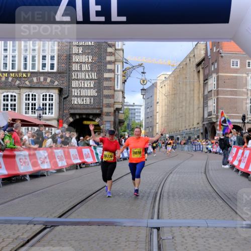 13.09.2026 - 21. swb-Marathon Bremen Tim E. http://msf.ph/oto/10343843 13.09.2026 11:14:03 Ziel 10330, 10766, 10889, 11078, 11084, 11999, 12010 meine-sportfotos.de