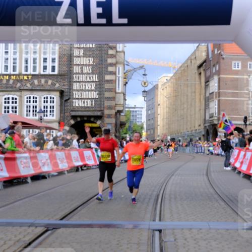 13.09.2026 - 21. swb-Marathon Bremen Tim E. http://msf.ph/oto/10343856 13.09.2026 11:14:03 Ziel 10330, 10766, 10889, 11078, 11084, 11999, 12010 meine-sportfotos.de