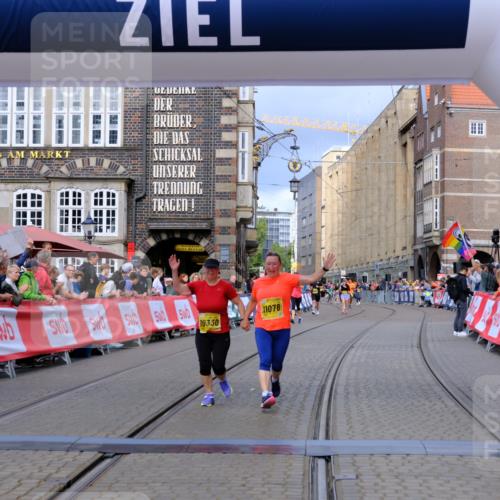 13.09.2026 - 21. swb-Marathon Bremen Tim E. http://msf.ph/oto/10343868 13.09.2026 11:14:03 Ziel 10330, 10766, 10889, 11078, 11084, 11999, 12010 meine-sportfotos.de