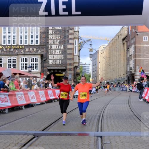 13.09.2026 - 21. swb-Marathon Bremen Tim E. http://msf.ph/oto/10343893 13.09.2026 11:14:03 Ziel 10330, 10766, 10889, 11078, 11084, 11999, 12010 meine-sportfotos.de