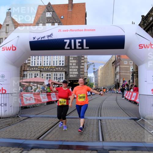 13.09.2026 - 21. swb-Marathon Bremen Tim E. http://msf.ph/oto/10343923 13.09.2026 11:14:05 Ziel 10330, 10766, 11078, 11999, 12010 meine-sportfotos.de