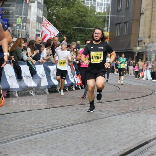 13.09.2026 - 21. swb-Marathon Bremen Strokosch-Dieckow http://msf.ph/oto/10344008 13.09.2026 10:52:08 Ziel 10162, 10183, 10281, 10348, 10467, 10641, 11273, 11277, 11542, 11685, 11733, 11777, 11784, 11962, 12329, 12349, 11371, 11610, 12319, 13578 meine-sportfotos.de