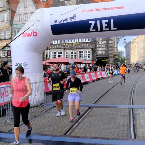 13.09.2026 - 21. swb-Marathon Bremen Tim E. http://msf.ph/oto/10344046 13.09.2026 11:14:17 Ziel 10491, 10799, 10880, 11027, 11902 meine-sportfotos.de