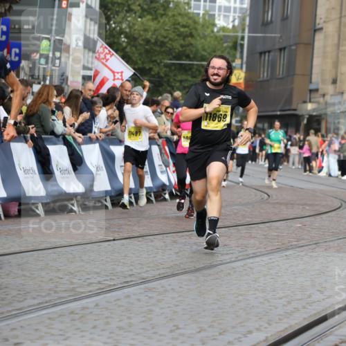 13.09.2026 - 21. swb-Marathon Bremen Strokosch-Dieckow http://msf.ph/oto/10344048 13.09.2026 10:52:08 Ziel 10162, 10183, 10281, 10348, 10467, 10641, 11273, 11277, 11542, 11685, 11733, 11777, 11784, 11962, 12329, 12349, 11371, 11610, 12319, 13578 meine-sportfotos.de