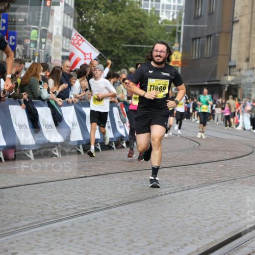 13.09.2026 - 21. swb-Marathon Bremen Strokosch-Dieckow http://msf.ph/oto/10344066 13.09.2026 10:52:08 Ziel 10162, 10183, 10281, 10348, 10467, 10641, 11273, 11277, 11542, 11685, 11733, 11777, 11784, 11962, 12329, 12349, 11371, 11610, 12319, 13578 meine-sportfotos.de