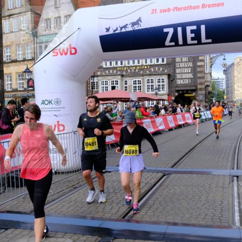 13.09.2026 - 21. swb-Marathon Bremen Tim E. http://msf.ph/oto/10344096 13.09.2026 11:14:17 Ziel 10491, 10799, 10880, 11027, 11902 meine-sportfotos.de