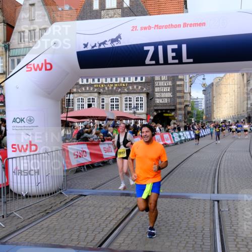 13.09.2026 - 21. swb-Marathon Bremen Tim E. http://msf.ph/oto/10344135 13.09.2026 11:14:20 Ziel 10491, 10799, 10880, 11027, 11233, 11535, 11902 meine-sportfotos.de