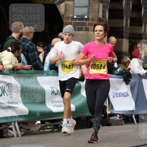 13.09.2026 - 21. swb-Marathon Bremen Strokosch-Dieckow http://msf.ph/oto/10344143 13.09.2026 10:52:13 Ziel 10162, 10183, 10218, 10281, 10467, 10641, 11273, 11277, 11285, 11376, 11542, 11555, 11685, 11733, 11777, 11784, 11869, 11877, 11962, 12349, 10761, 10958, 11371, 11604, 11605, 11610, 11669, 12319 meine-sportfotos.de