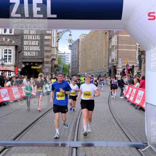 13.09.2026 - 21. swb-Marathon Bremen Tim E. http://msf.ph/oto/10344187 13.09.2026 11:14:30 Ziel 10395, 10396, 10402, 10586, 10784, 10854, 11027, 11233, 11535, 11703, 11864, 11902, 12100 meine-sportfotos.de
