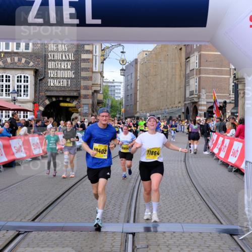 13.09.2026 - 21. swb-Marathon Bremen Tim E. http://msf.ph/oto/10344231 13.09.2026 11:14:30 Ziel 10395, 10396, 10402, 10586, 10784, 10854, 11027, 11233, 11535, 11703, 11864, 11902, 12100 meine-sportfotos.de