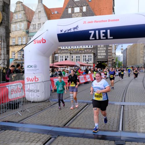 13.09.2026 - 21. swb-Marathon Bremen Tim E. http://msf.ph/oto/10344303 13.09.2026 11:14:34 Ziel 10395, 10396, 10402, 10586, 10784, 10854, 11173, 11233, 11363, 11535, 11703, 11864, 12100 meine-sportfotos.de