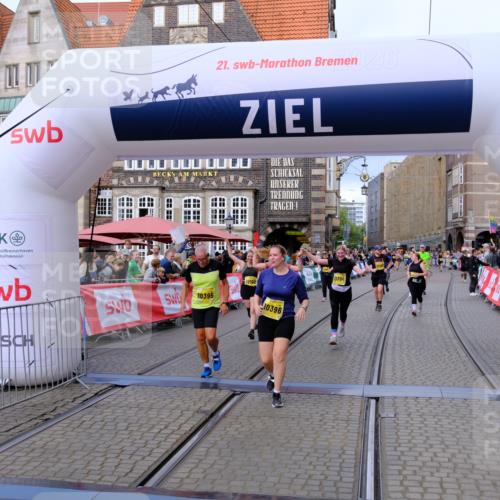 13.09.2026 - 21. swb-Marathon Bremen Tim E. http://msf.ph/oto/10344341 13.09.2026 11:14:37 Ziel 10303, 10395, 10396, 10402, 10586, 10722, 10784, 10854, 11041, 11140, 11173, 11233, 11363, 11535, 11703, 11864, 12100, 12431 meine-sportfotos.de
