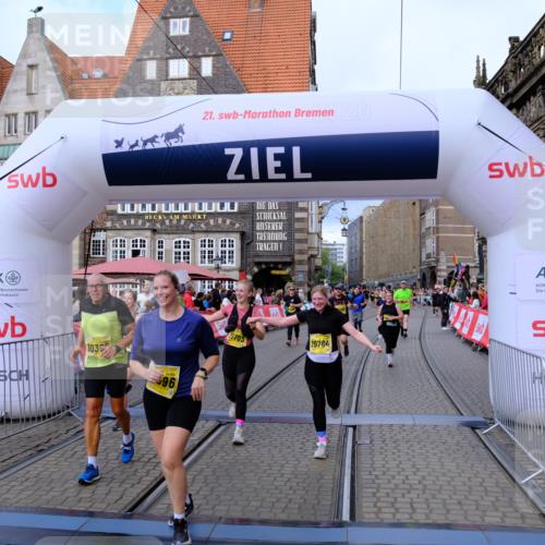 13.09.2026 - 21. swb-Marathon Bremen Tim E. http://msf.ph/oto/10344412 13.09.2026 11:14:38 Ziel 10303, 10395, 10396, 10402, 10586, 10722, 10784, 10854, 11041, 11140, 11173, 11233, 11363, 11535, 11703, 11864, 12100, 12112, 12431 meine-sportfotos.de