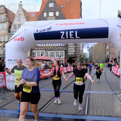 13.09.2026 - 21. swb-Marathon Bremen Tim E. http://msf.ph/oto/10344469 13.09.2026 11:14:39 Ziel 10303, 10395, 10396, 10402, 10586, 10722, 10784, 10854, 11041, 11140, 11173, 11233, 11363, 11535, 11703, 11864, 12100, 12112, 12431 meine-sportfotos.de
