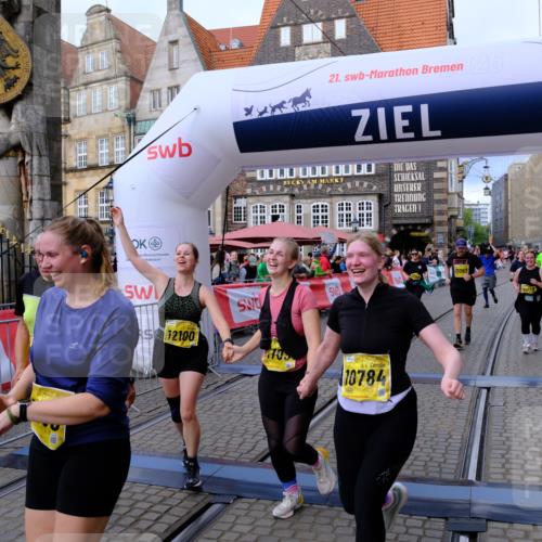13.09.2026 - 21. swb-Marathon Bremen Tim E. http://msf.ph/oto/10344554 13.09.2026 11:14:40 Ziel 10303, 10395, 10396, 10402, 10586, 10722, 10784, 10854, 11041, 11140, 11173, 11233, 11363, 11535, 11703, 11864, 12100, 12112, 12431 meine-sportfotos.de