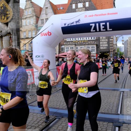 13.09.2026 - 21. swb-Marathon Bremen Tim E. http://msf.ph/oto/10344580 13.09.2026 11:14:40 Ziel 10303, 10395, 10396, 10402, 10586, 10722, 10784, 10854, 11041, 11140, 11173, 11233, 11363, 11535, 11703, 11864, 12100, 12112, 12431 meine-sportfotos.de