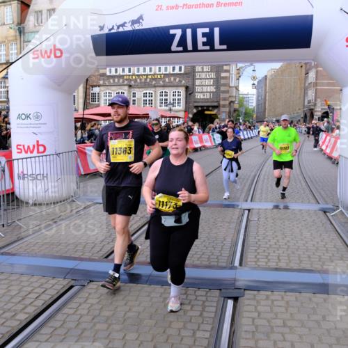 13.09.2026 - 21. swb-Marathon Bremen Tim E. http://msf.ph/oto/10344636 13.09.2026 11:14:42 Ziel 10303, 10395, 10396, 10402, 10586, 10722, 10784, 10854, 11041, 11140, 11173, 11363, 11703, 11864, 12100, 12112, 12431 meine-sportfotos.de