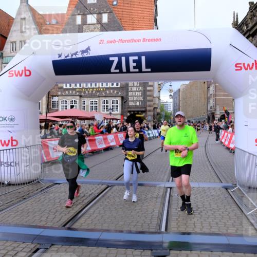 13.09.2026 - 21. swb-Marathon Bremen Tim E. http://msf.ph/oto/10344652 13.09.2026 11:14:44 Ziel 10303, 10395, 10396, 10586, 10722, 10784, 10854, 11041, 11140, 11173, 11363, 11703, 12100, 12112, 12431 meine-sportfotos.de