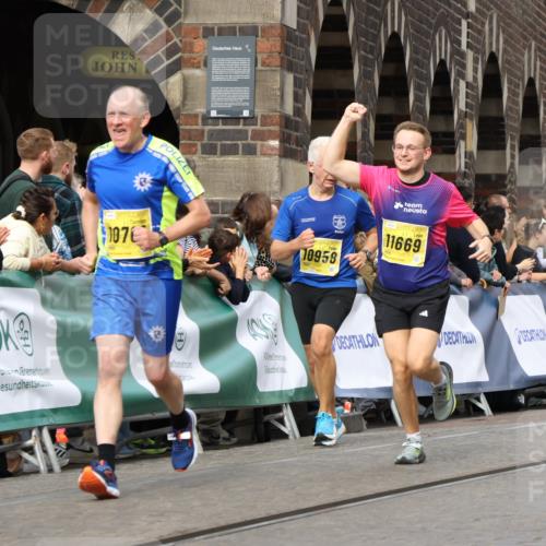 13.09.2026 - 21. swb-Marathon Bremen Strokosch-Dieckow http://msf.ph/oto/10344669 13.09.2026 10:52:36 Ziel 10588, 11371, 11487, 11610, 12319, 13578, 10193, 10339, 10652, 10734, 10827, 10906, 11002, 11038, 11144, 11362, 11597, 12338, 12399 meine-sportfotos.de