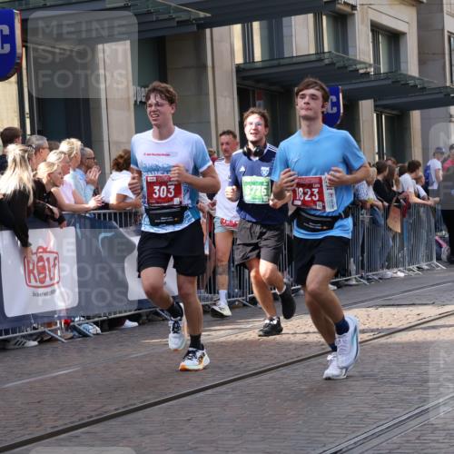 13.09.2026 - 21. swb-Marathon Bremen Strokosch-Dieckow http://msf.ph/oto/10344765 13.09.2026 13:29:26 Ziel 109, 124, 454, 716, 1073, 1173, 1243, 1581, 1861, 2076, 2289, 2742, 3030, 3320, 3618, 3667, 3908, 4115, 4524, 4575, 4576, 5244, 6006, 6127, 6384, 6725, 6930, 7079, 7093, 7384, 7426, 7884, 8267, 8481, 8594, 8612, 8771, 8899, 9049, 9534, 9747, 9770, 10013, 13031, 132, 303, 394, 596, 651, 745, 1083, 1365, 1387, 1545, 1823, 2023, 2070, 2301, 2742, 2867, 2957, 3258, 3721, 3796, 3846, 3912, 4541, 4590, 5036, 5599, 6103, 6499, 6690 meine-sportfotos.de