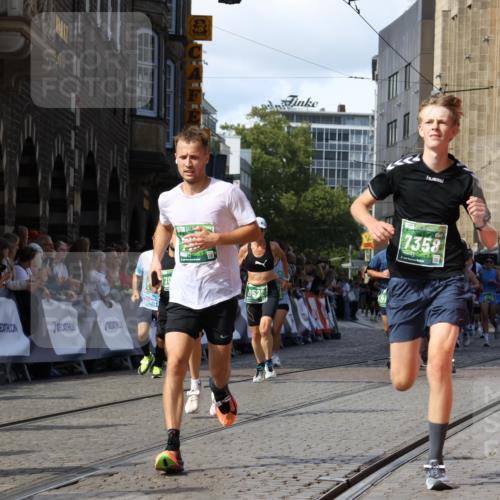 13.09.2026 - 21. swb-Marathon Bremen Strokosch-Dieckow http://msf.ph/oto/10344840 13.09.2026 13:27:45 Ziel 242, 323, 593, 940, 1006, 1373, 1574, 2345, 2668, 3273, 3385, 3496, 3521, 5081, 5220, 5290, 5358, 5616, 6071, 6288, 6306, 7110, 9343, 9760, 10113, 13147, 488, 534, 762, 1343, 1456, 3135, 3480, 3576, 4106, 4133, 4265, 4744, 5462, 6468, 6522, 7042, 8188, 8351, 9067, 9145, 13069, 13198 meine-sportfotos.de