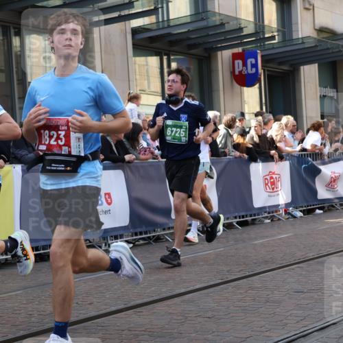 13.09.2026 - 21. swb-Marathon Bremen Strokosch-Dieckow http://msf.ph/oto/10344846 13.09.2026 13:29:28 Ziel 109, 124, 454, 716, 1073, 1173, 1205, 1243, 1581, 1759, 1848, 1861, 2289, 3030, 3320, 3618, 3667, 3908, 4115, 4524, 4575, 4576, 6006, 6127, 6384, 6725, 6930, 7079, 7093, 7384, 7884, 8267, 8481, 8594, 8612, 8771, 8899, 9049, 9534, 9747, 9770, 10013, 13031, 132, 303, 596, 651, 745, 1083, 1365, 1387, 1545, 1823, 2023, 2076, 2301, 2742, 2867, 2957, 3258, 3721, 3796, 3846, 3912, 4541, 5036, 5244, 5599, 6103, 6499, 6690 meine-sportfotos.de