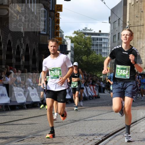13.09.2026 - 21. swb-Marathon Bremen Strokosch-Dieckow http://msf.ph/oto/10344876 13.09.2026 13:27:45 Ziel 242, 323, 593, 940, 1006, 1373, 1574, 2345, 2668, 3273, 3385, 3496, 3521, 5081, 5220, 5290, 5358, 5616, 6071, 6288, 6306, 7110, 9343, 9760, 10113, 13147, 488, 534, 762, 1343, 1456, 3135, 3480, 3576, 4106, 4133, 4265, 4744, 5462, 6468, 6522, 7042, 8188, 8351, 9067, 9145, 13069, 13198 meine-sportfotos.de
