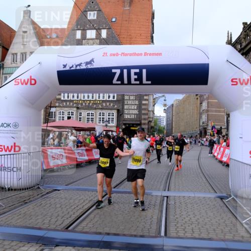 13.09.2026 - 21. swb-Marathon Bremen Tim E. http://msf.ph/oto/10345007 13.09.2026 11:15:03 Ziel 10519, 10557, 10705, 10752, 10776, 10805, 11085, 11097, 11098, 11186, 11288, 11408, 11645, 11876, 11974, 12191, 12193 meine-sportfotos.de
