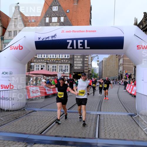 13.09.2026 - 21. swb-Marathon Bremen Tim E. http://msf.ph/oto/10345018 13.09.2026 11:15:03 Ziel 10519, 10557, 10705, 10752, 10776, 10805, 11085, 11097, 11098, 11186, 11288, 11408, 11645, 11876, 11974, 12191, 12193 meine-sportfotos.de