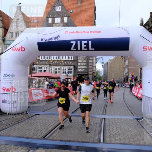 13.09.2026 - 21. swb-Marathon Bremen Tim E. http://msf.ph/oto/10345029 13.09.2026 11:15:03 Ziel 10519, 10557, 10705, 10752, 10776, 10805, 11085, 11097, 11098, 11186, 11288, 11408, 11645, 11876, 11974, 12191, 12193 meine-sportfotos.de
