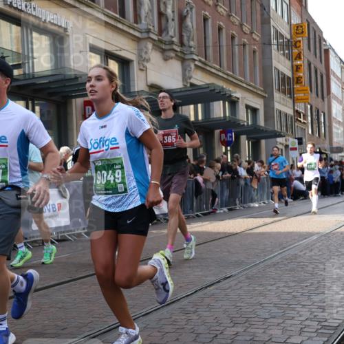 13.09.2026 - 21. swb-Marathon Bremen Strokosch-Dieckow http://msf.ph/oto/10345091 13.09.2026 13:29:33 Ziel 109, 124, 454, 716, 1073, 1173, 1205, 1581, 1611, 1653, 1759, 1780, 1848, 1861, 2126, 2289, 3190, 3320, 3618, 3667, 3908, 4115, 4524, 4575, 4576, 5198, 5348, 5631, 6006, 6127, 6725, 7079, 7093, 7384, 7884, 8110, 8267, 8470, 8481, 8594, 8612, 8771, 8899, 9049, 9104, 9534, 9747, 9770, 10013, 13031, 132, 303, 596, 651, 1083, 1243, 1365, 1387, 1545, 1823, 2023, 2076, 2301, 2742, 2867, 2957, 3030, 3258, 3721, 3796, 3846, 3912, 4541, 5036, 5244, 5599, 6103, 6384, 6499, 6690 meine-sportfotos.de
