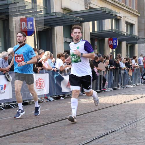 13.09.2026 - 21. swb-Marathon Bremen Strokosch-Dieckow http://msf.ph/oto/10345135 13.09.2026 13:29:36 Ziel 109, 124, 454, 716, 1073, 1173, 1205, 1308, 1611, 1653, 1759, 1780, 1848, 1861, 2126, 2289, 3190, 3320, 3618, 3667, 3908, 4115, 4524, 4575, 5039, 5198, 5348, 5631, 6127, 6720, 6725, 7079, 7093, 7884, 8110, 8267, 8470, 8612, 8771, 8899, 9049, 9104, 9125, 9534, 9747, 9770, 132, 303, 596, 651, 1083, 1243, 1365, 1387, 1545, 1581, 1823, 2076, 2301, 2742, 2867, 2957, 3030, 3258, 3721, 3846, 3912, 4541, 4576, 5244, 5599, 6006, 6103, 6384, 6499, 6690, 7884, 8481 meine-sportfotos.de