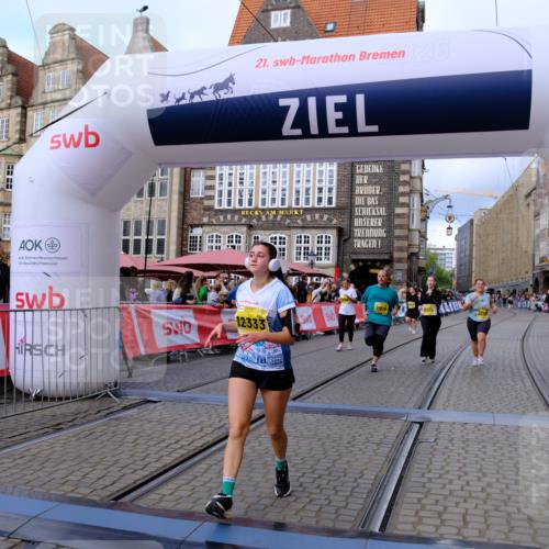 13.09.2026 - 21. swb-Marathon Bremen Tim E. http://msf.ph/oto/10345234 13.09.2026 11:15:18 Ziel 10271, 10325, 10557, 10605, 10752, 10776, 11085, 11288, 11645, 11673, 11694, 11810, 11876, 11974, 11990, 12110, 12191, 12193, 12333 meine-sportfotos.de