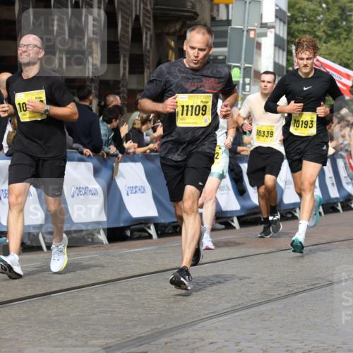 13.09.2026 - 21. swb-Marathon Bremen Strokosch-Dieckow http://msf.ph/oto/10345297 13.09.2026 10:52:46 Ziel 10761, 10812, 10958, 11350, 11604, 11605, 11610, 11669, 12319, 12361, 12439, 12533, 10304, 10714, 10734, 10863, 11038, 11238, 11386, 11575, 11766, 12019, 12369 meine-sportfotos.de