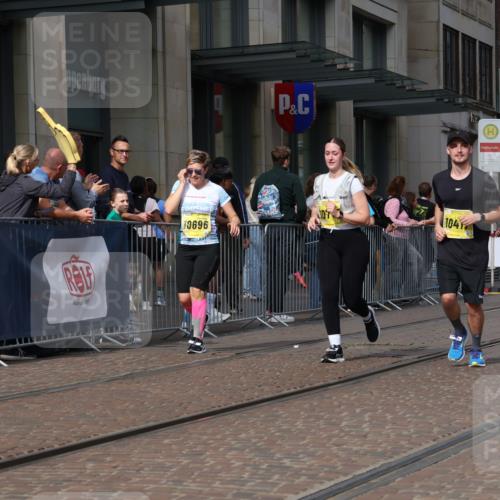 13.09.2026 - 21. swb-Marathon Bremen Strokosch-Dieckow http://msf.ph/oto/10345324 13.09.2026 11:09:29 Ziel 10234, 10386, 10417, 10424, 10435, 10645, 10696, 10712, 10737, 10785, 10990, 10991, 11119, 11192, 11383, 11437, 11441, 11937, 12409, 12449, 10314, 10556, 10664, 10686, 10694, 10769, 10823, 10981, 10983, 11091, 11225, 11304, 11578, 11764, 11882, 11883, 11914, 11915, 11987, 11995, 12155, 12322, 12474, 12491, 12532, 13607 meine-sportfotos.de