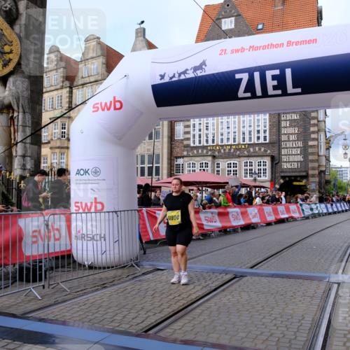 13.09.2026 - 21. swb-Marathon Bremen Tim E. http://msf.ph/oto/10345384 13.09.2026 11:15:25 Ziel 10325, 10605, 11694, 11810, 11990, 12110, 12333 meine-sportfotos.de